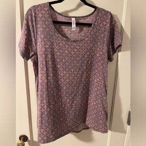 LuLaRoe Classic T in size L